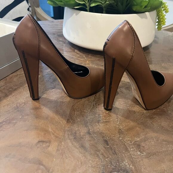 Brian Atwood Lavinia Safari Women's shoes size 7 - Picture 7 of 11